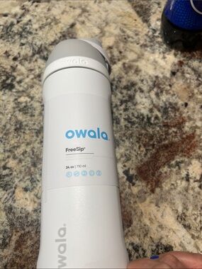 Owala FreeSip 24 oz White Insulated Water Bottle
